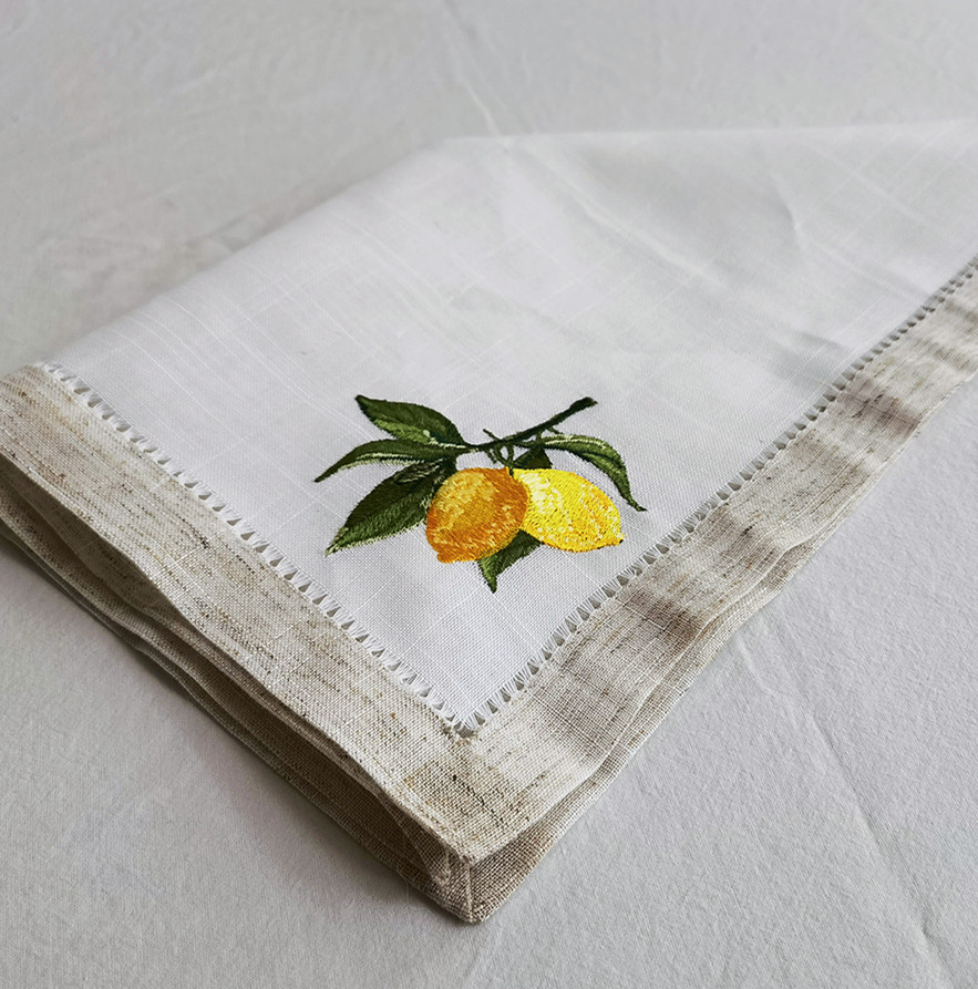 절묘한 레몬 자수 장식의 실용적이고 다재다능한 테이블  - Monogrammed Handkerchief 리뷰 및 가격