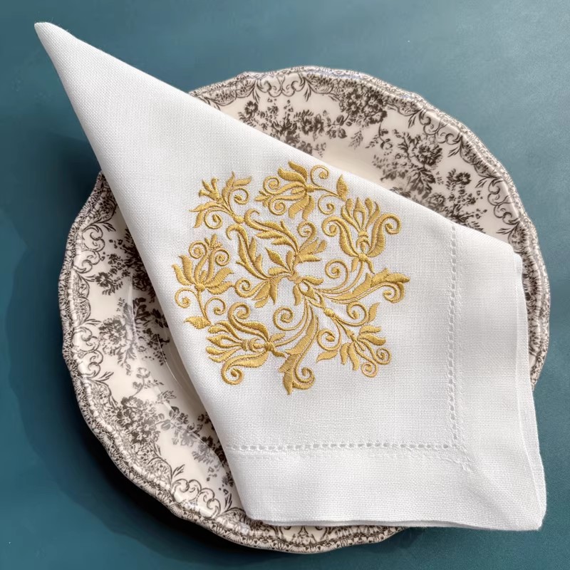 수제 자수 꽃무늬 냅킨 - 4개 세트 우아한 식탁 린넨 - Monogrammed Handkerchief 리뷰 및 가격