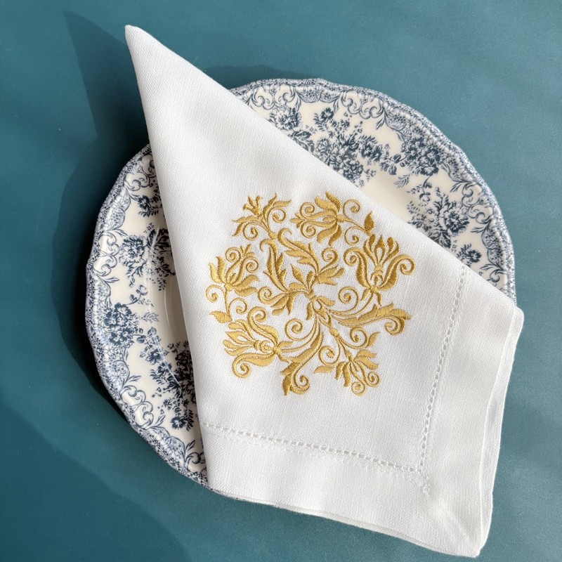 수제 자수 꽃무늬 냅킨 - 4개 세트 우아한 식탁 린넨 - Monogrammed Handkerchief 리뷰 및 가격